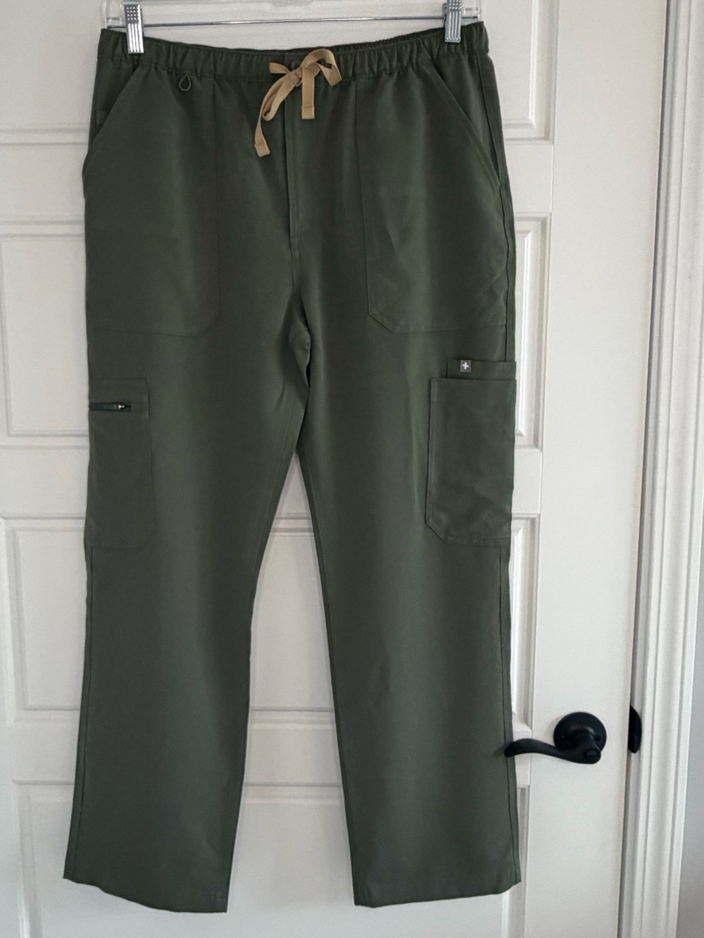FIGS Technical Collection Cairo Cargo Scrub Pants Army Green Size Large Medical